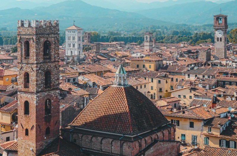Lucca Mystery:  along an “S” shape itinerary.