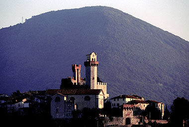 Fortified town of Nozzano Castello