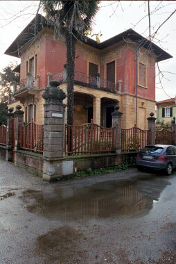 Art Nouveau Villas in Lucca - The ring road along the walls