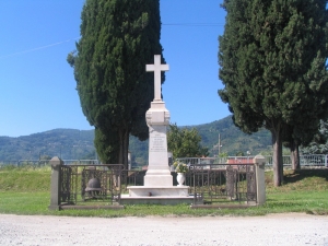 Monument commemorating the war dead from the hamlet of Saltocchio