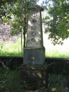 Monumento ai caduti della frazione di Gugliano
