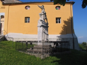 Monumento ai caduti della frazione di Carignano