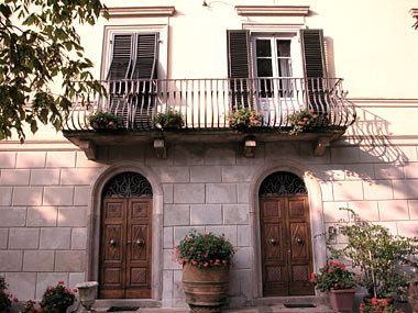 Portoncini di ingresso.