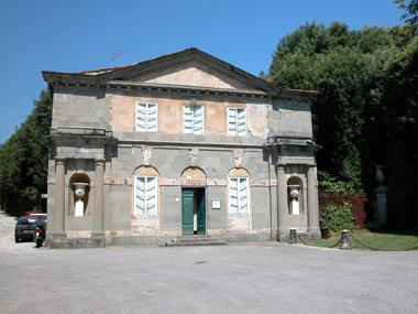 Palazzina all'ingresso della tenuta.
