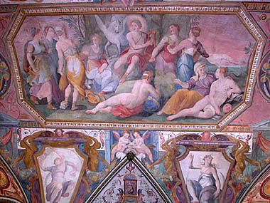 Affresco nell'ambiente del loggiato.