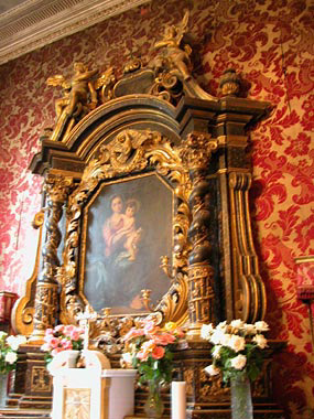 Altare ligneo della cappella.