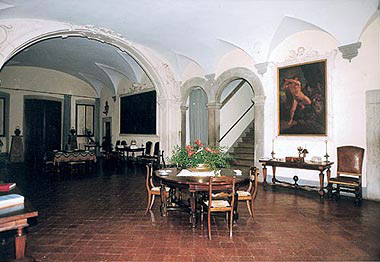 Interno del salone al piano terra.