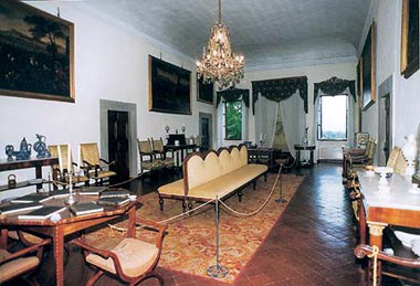 Interno del salone al primo piano.