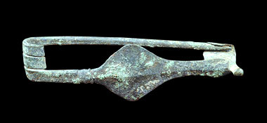 Camaiore, fibula in bronzo