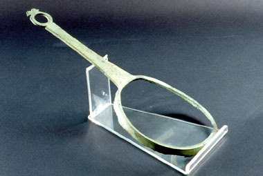 Lucca, padella o colino in bronzo, dai ritrovamenti del 1971