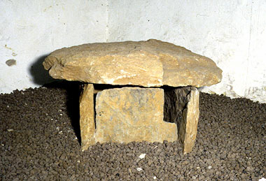 Stazzema, tomba a cassetta