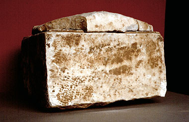 Pietrasanta, urna cineraria in marmo