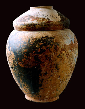 Seravezza, olla, cinerario con ciotola, coperchio