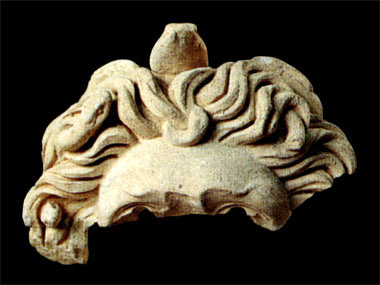 Massaciuccoli, capitello in marmo