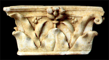 Massaciuccoli, testa di Medusa in marmo