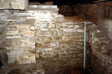 Lucca, struttura muraria di età romana (II sec. d.C.), nell'area dell'abside