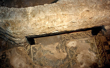 Lucca, lembo di pavimentazione musiva della chiesa paleocristiana