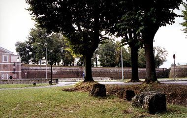 Lucca, blocchi delle mura romane da via Pelleria
