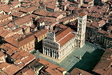 Lucca, Piazza S. Michele in Foro, veduta aerea