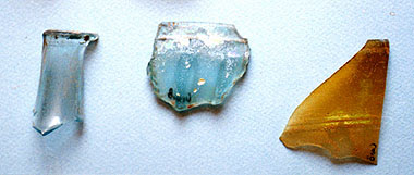 Fabbriche di Vallico, frammenti di vasellame in vetro e ceramica di età romana