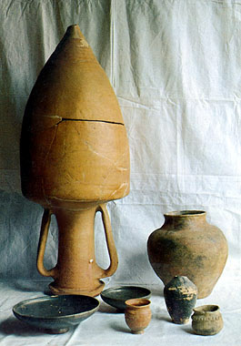 Marlia, reperti ceramici della tomba 1