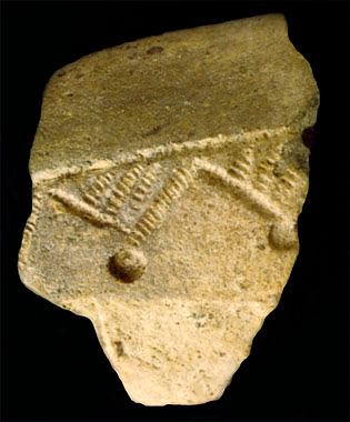 Capannori, frammento di ceramica d'impasto con decorazione incisa (VIII sec. a.C.)