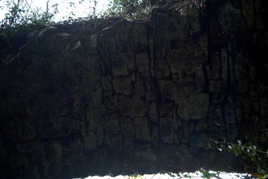 L'arco del ponte visto da sotto