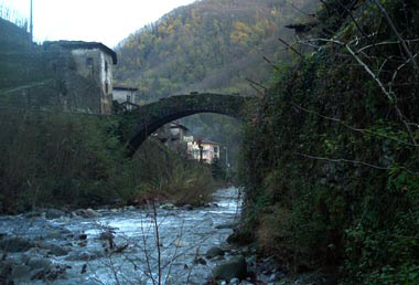 Il ponte visto da monte