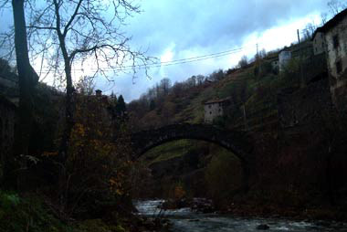 Il ponte visto da valle