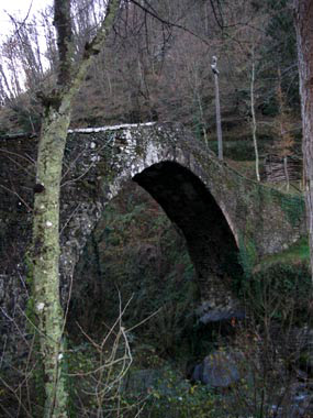 Il ponte dalla riva sinistra