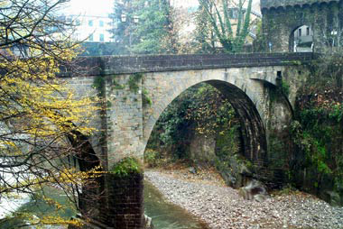 Il ponte e la porta della città