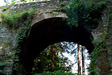 L'intradosso dell'arcata del ponte