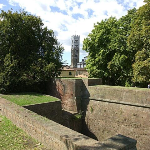 mura_urbane_vista_cattedrale_san_martino