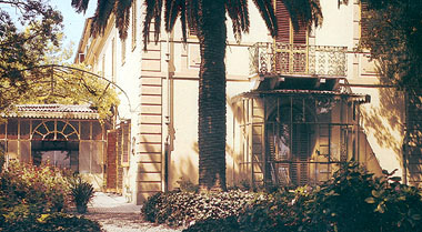 Viareggio, Torre del Lago, ingresso