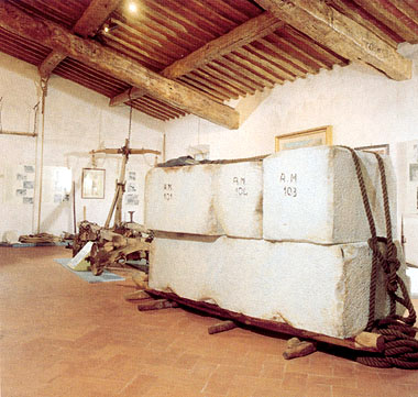 Seravezza, sala del Museo dedicata all´escavazione e alla lavorazione del marmo