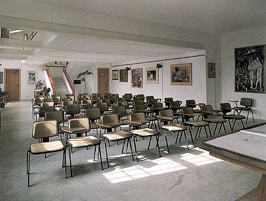 Stazzema, interno, sala per le conferenze