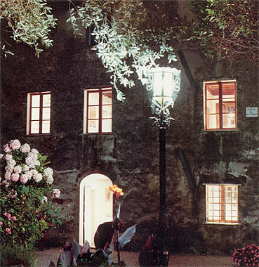 Pietrasanta, la casa illuminata