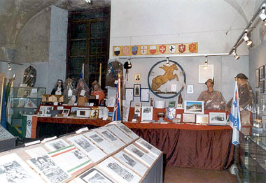 Lucca, ricordi dei Corpi italiani e stranieri impiegati nella guerra di Liberazione, urne contenenti la terra dei cimiteri