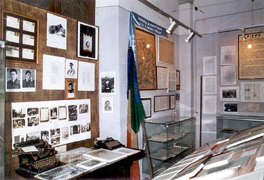 Lucca, ricordi dei Caduti del gruppo partigiano "Valanga", bandiera dell´XI Zona partigiana "Pippo"