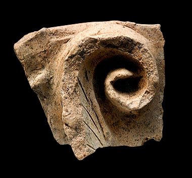 Lucca, sezione archeologica, frammento di terracotta architettonica (II sec. a.C.) da scavi nel centro storico di Lucca