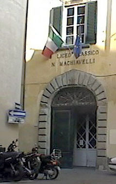 Lucca, facciata del Liceo e ingresso al Museo
