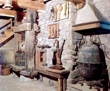 Castiglione Garfagnana, la cantina