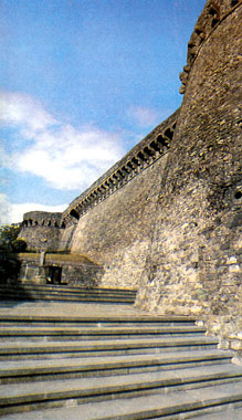 Camporgiano, ingresso