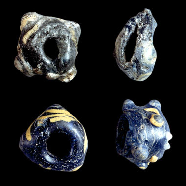 Barga, perle di pasta vitrea, dalla tomba ligure di Castelvecchio Pascoli, III sec. a.C.