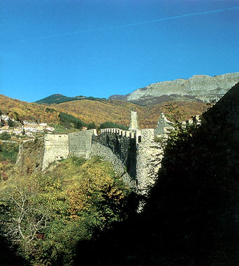 cortina di mura viste dal torrione