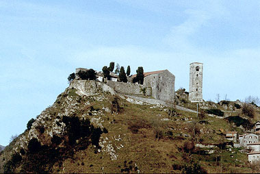 Molazzana, Rocca e paese
