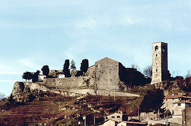 Molazzana, Rocca e paese