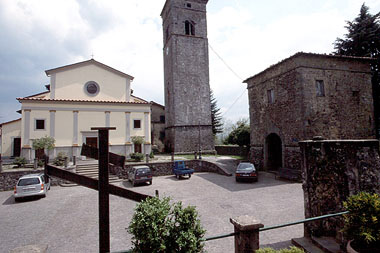 Molazzana, la piazza del paese