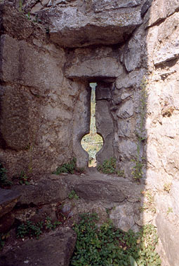 Fosciandora, feritoia destinata al posizionamento delle armi da fuoco