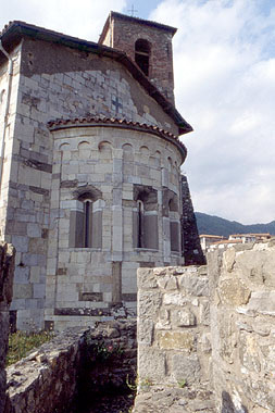 Fosciandora, abside della chiesa romanica di S. Andrea